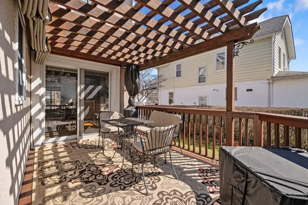 122 Morsemere Avenue Yonkers NY 10703