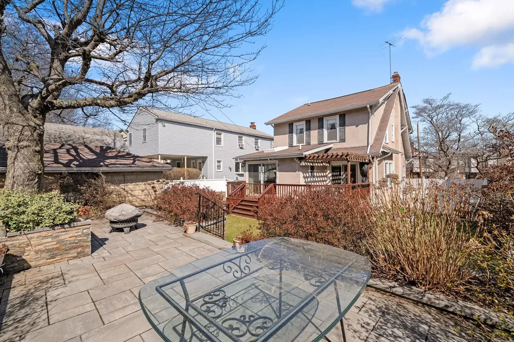 122 Morsemere Avenue Yonkers NY 10703