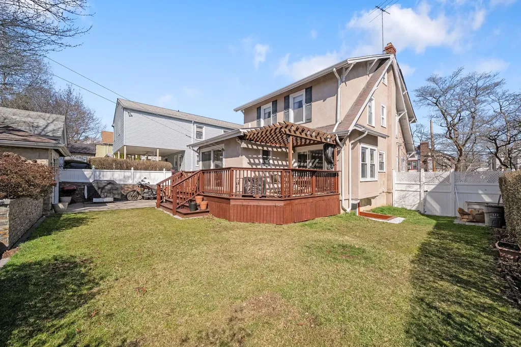 122 Morsemere Avenue Yonkers NY 10703