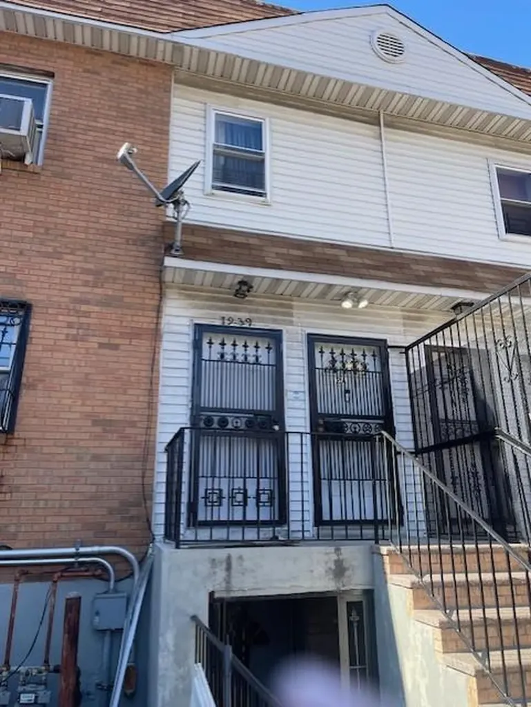 1939 Monterey Avenue Bronx NY 10457