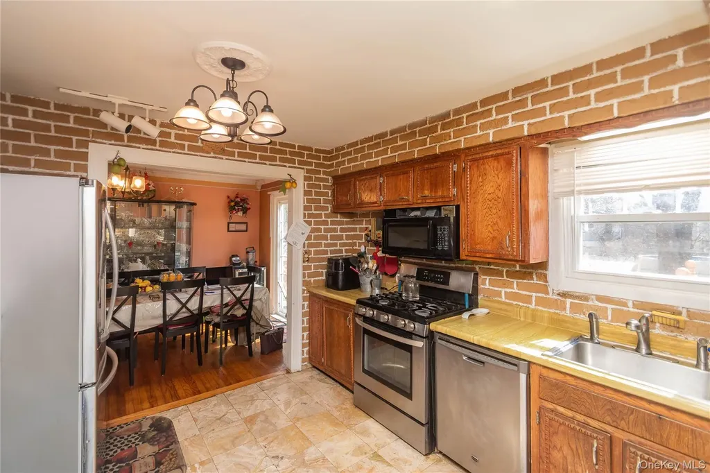 7 Merrick Lane Spring Valley NY 10977