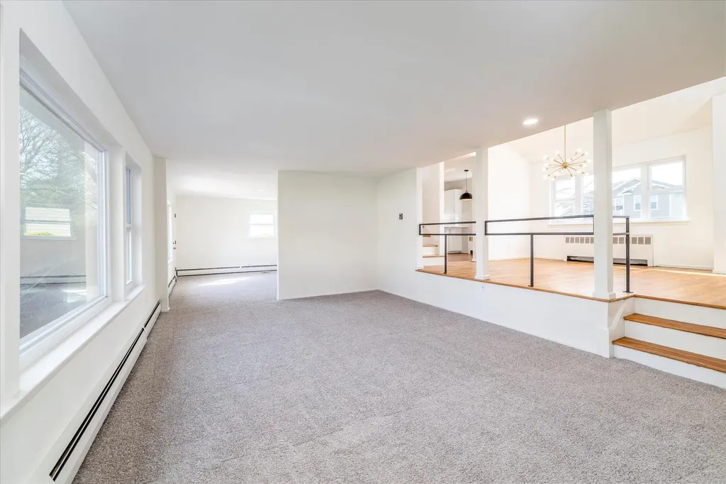 21 Brook Path Plainview NY 11803