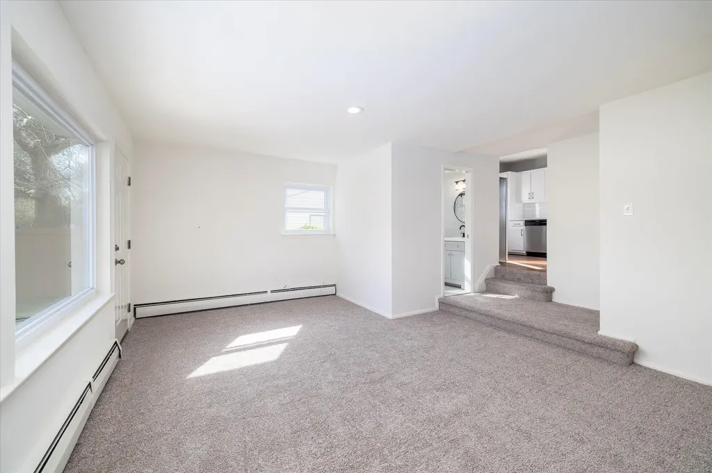 21 Brook Path Plainview NY 11803