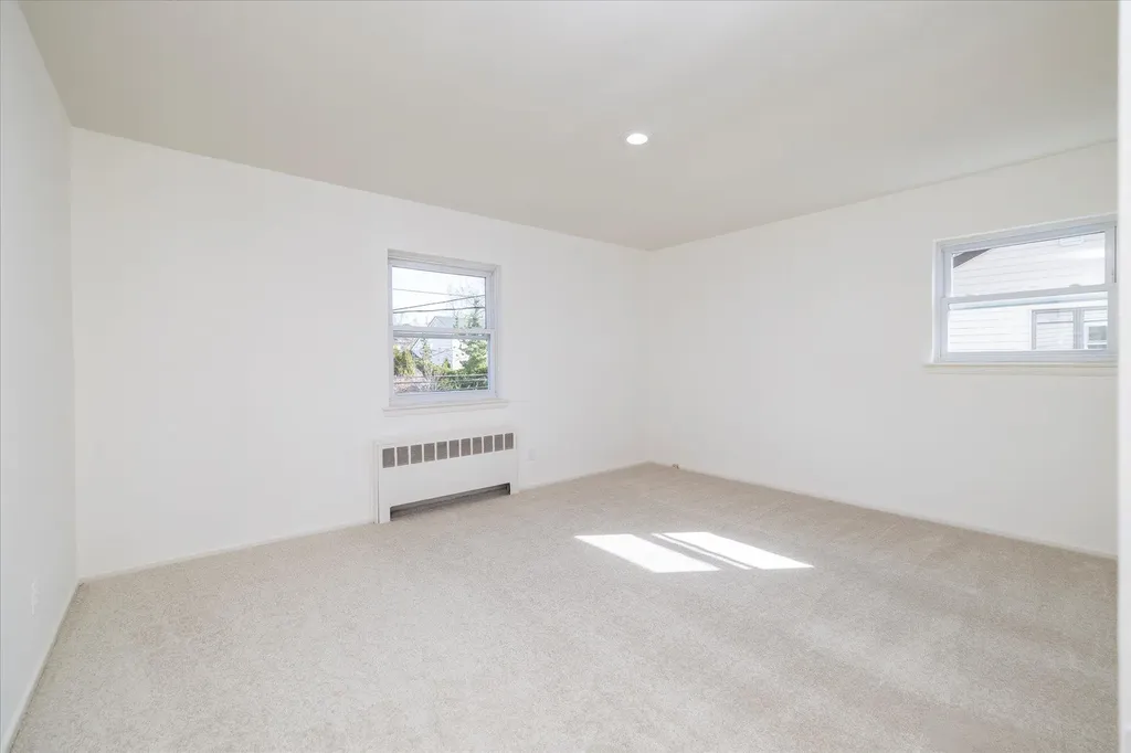 21 Brook Path Plainview NY 11803
