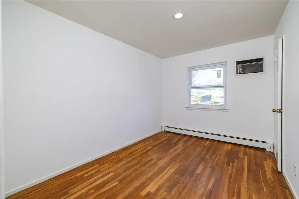 21 Brook Path Plainview NY 11803