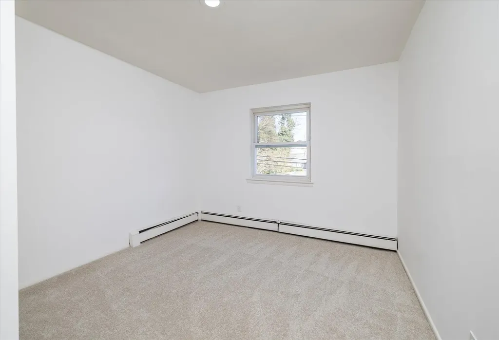 21 Brook Path Plainview NY 11803