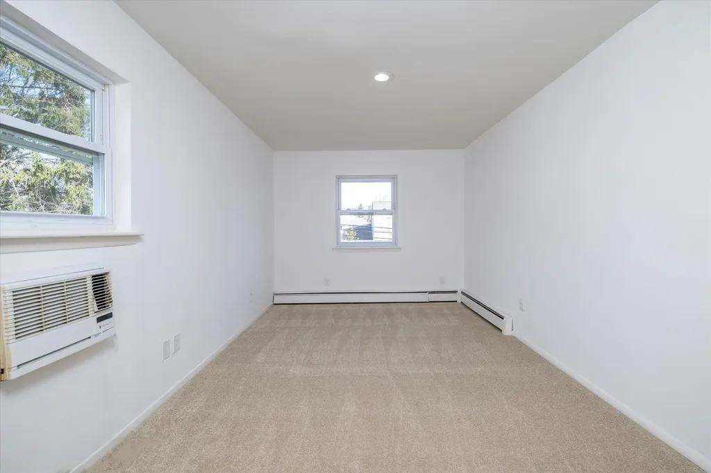 21 Brook Path Plainview NY 11803