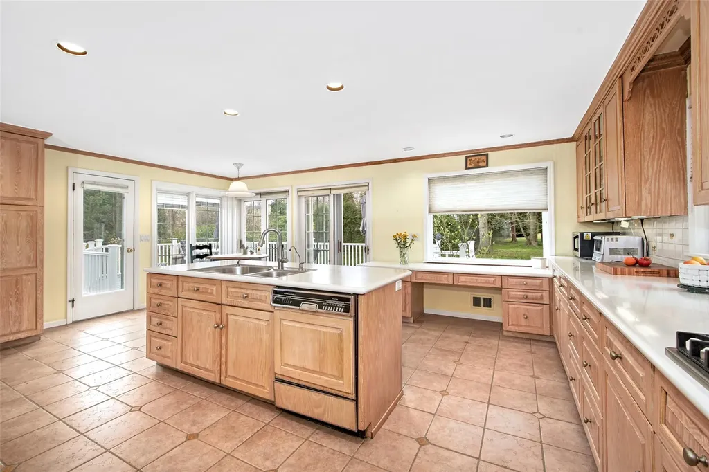 7 Canterbury Road S Harrison NY 10528