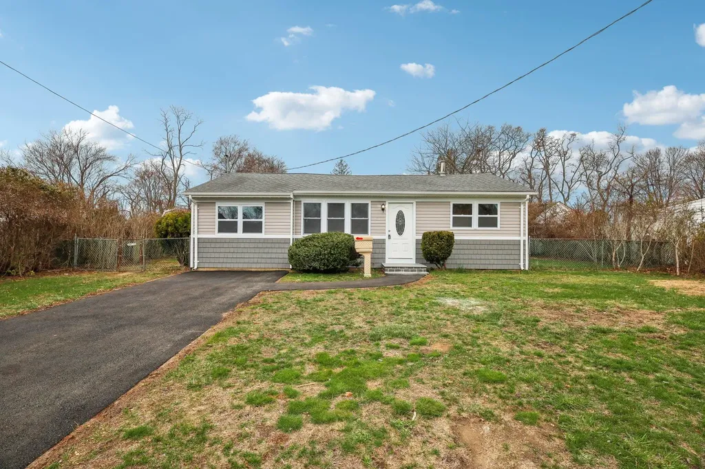 31 21st Avenue Bay Shore NY 11706