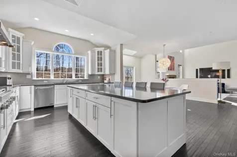 11 Fraydun Lane Scarsdale NY 10583