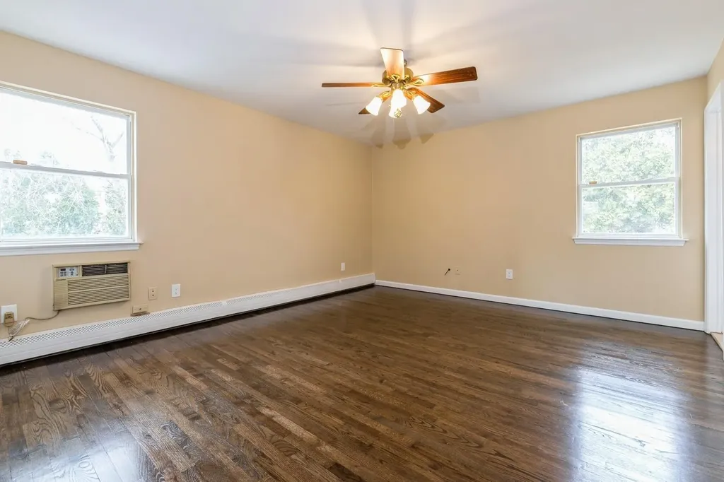 29 Rockledge Drive Shirley NY 11967