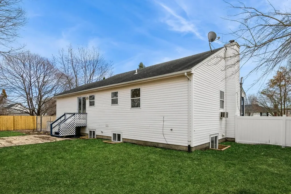 29 Rockledge Drive Shirley NY 11967