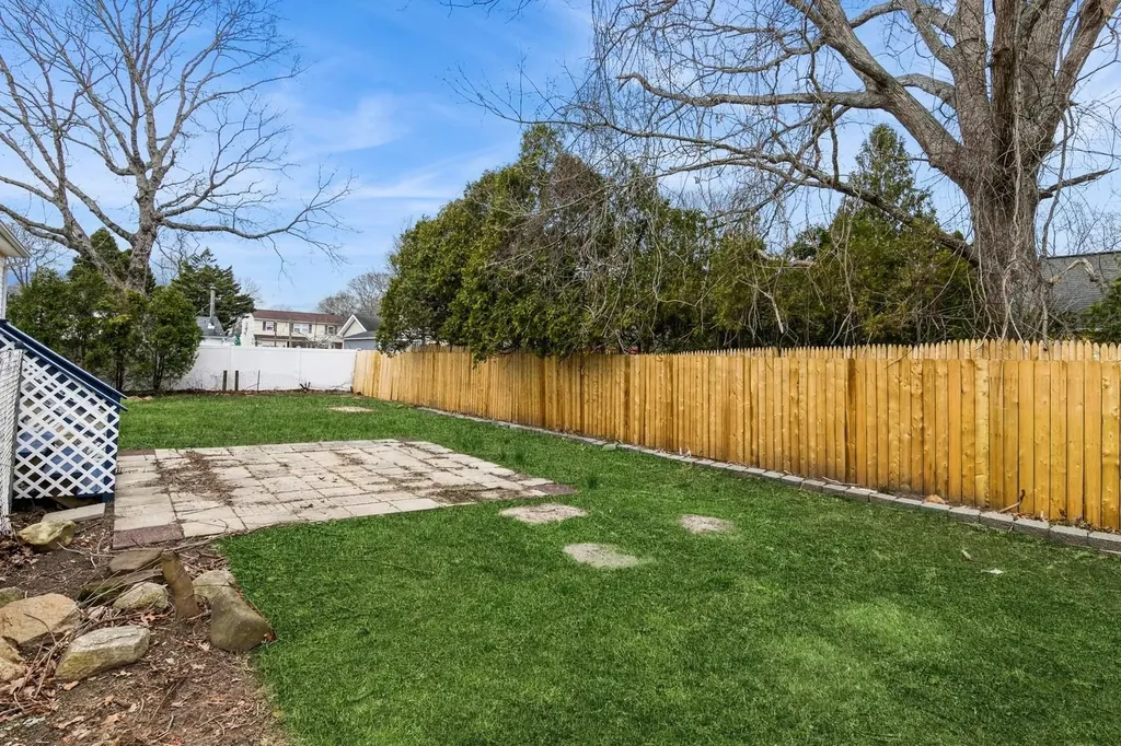 29 Rockledge Drive Shirley NY 11967