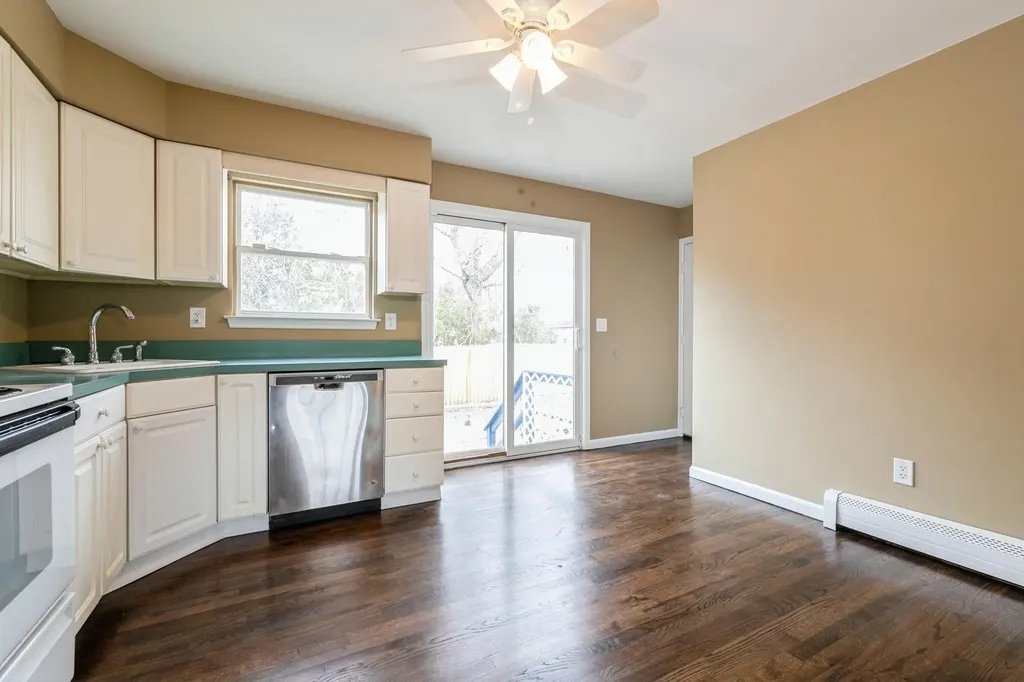 29 Rockledge Drive Shirley NY 11967