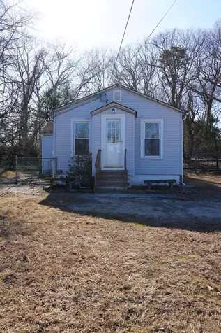 36 Barnes Road Manorville NY 11949