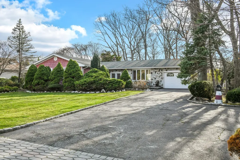 4 Feather Lane Commack NY 11725
