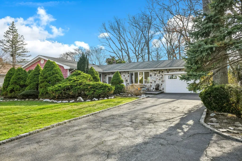4 Feather Lane Commack NY 11725