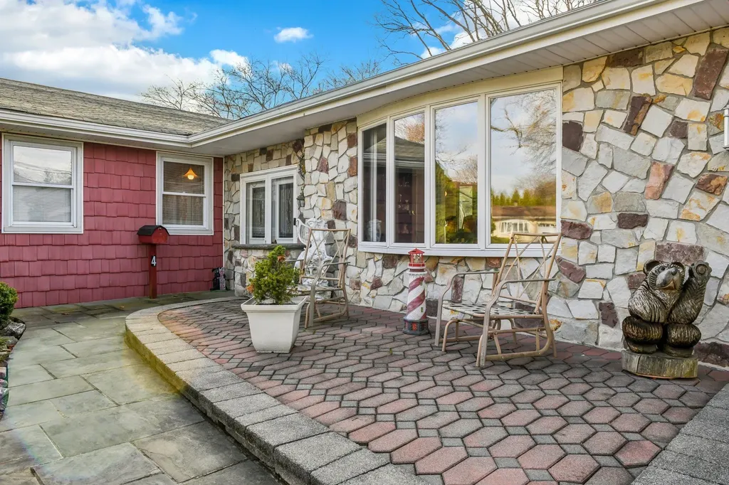 4 Feather Lane Commack NY 11725