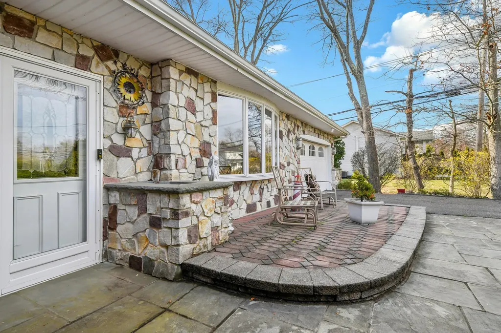 4 Feather Lane Commack NY 11725