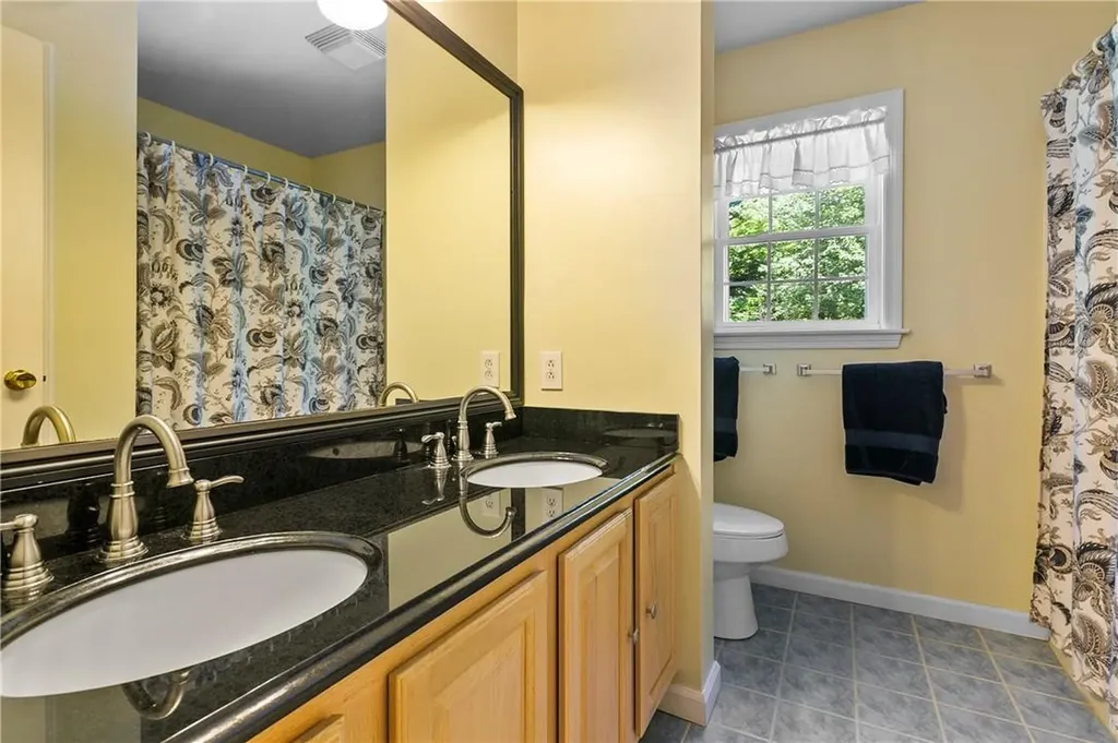 21 Craescot Way Mahopac NY 10541