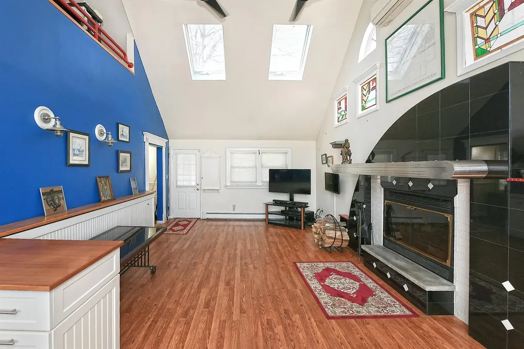 65 Meadow Lane Levittown NY 11756