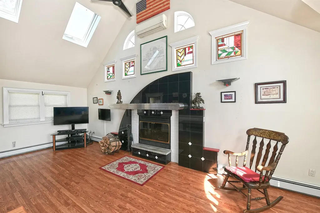 65 Meadow Lane Levittown NY 11756