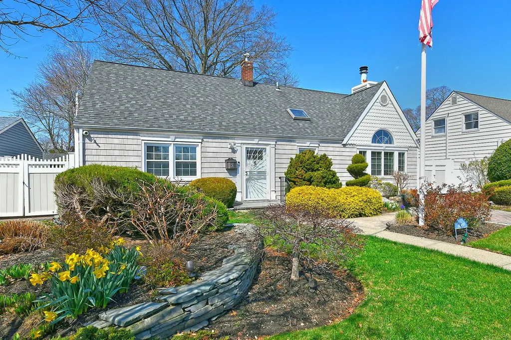 65 Meadow Lane Levittown NY 11756