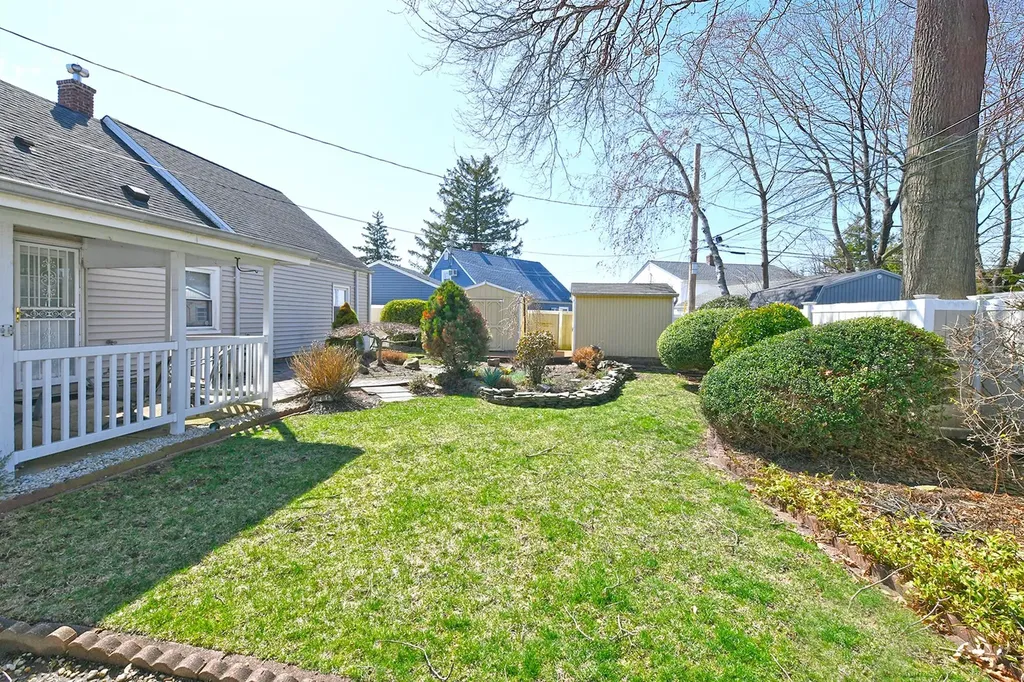 65 Meadow Lane Levittown NY 11756