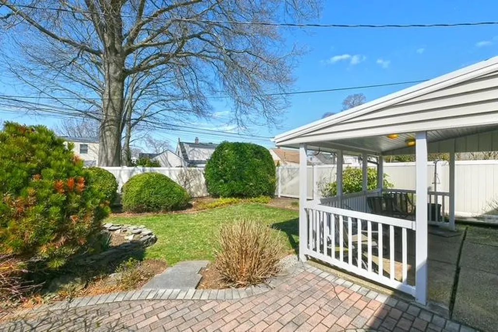 65 Meadow Lane Levittown NY 11756
