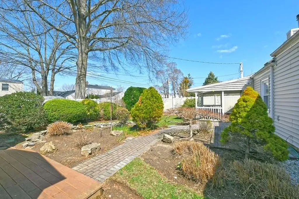 65 Meadow Lane Levittown NY 11756