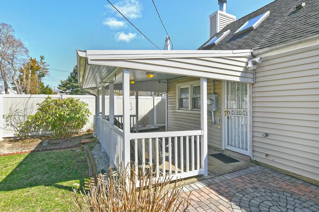 65 Meadow Lane Levittown NY 11756