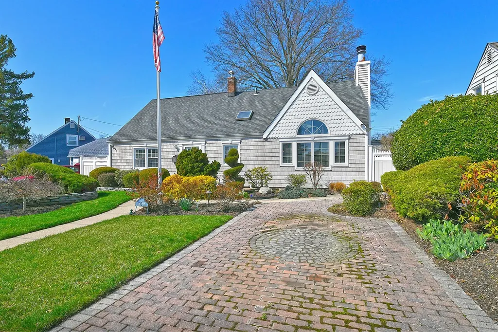 65 Meadow Lane Levittown NY 11756