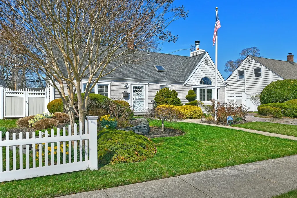 65 Meadow Lane Levittown NY 11756