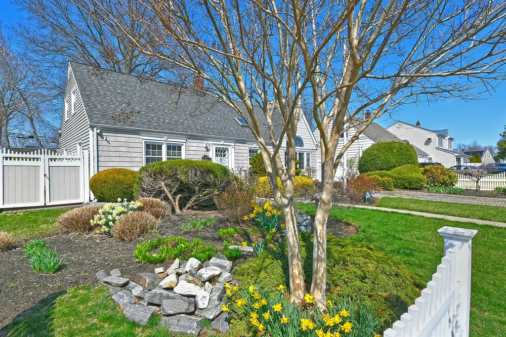 65 Meadow Lane Levittown NY 11756