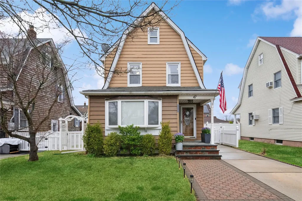 47 Juniper Avenue Mineola NY 11501