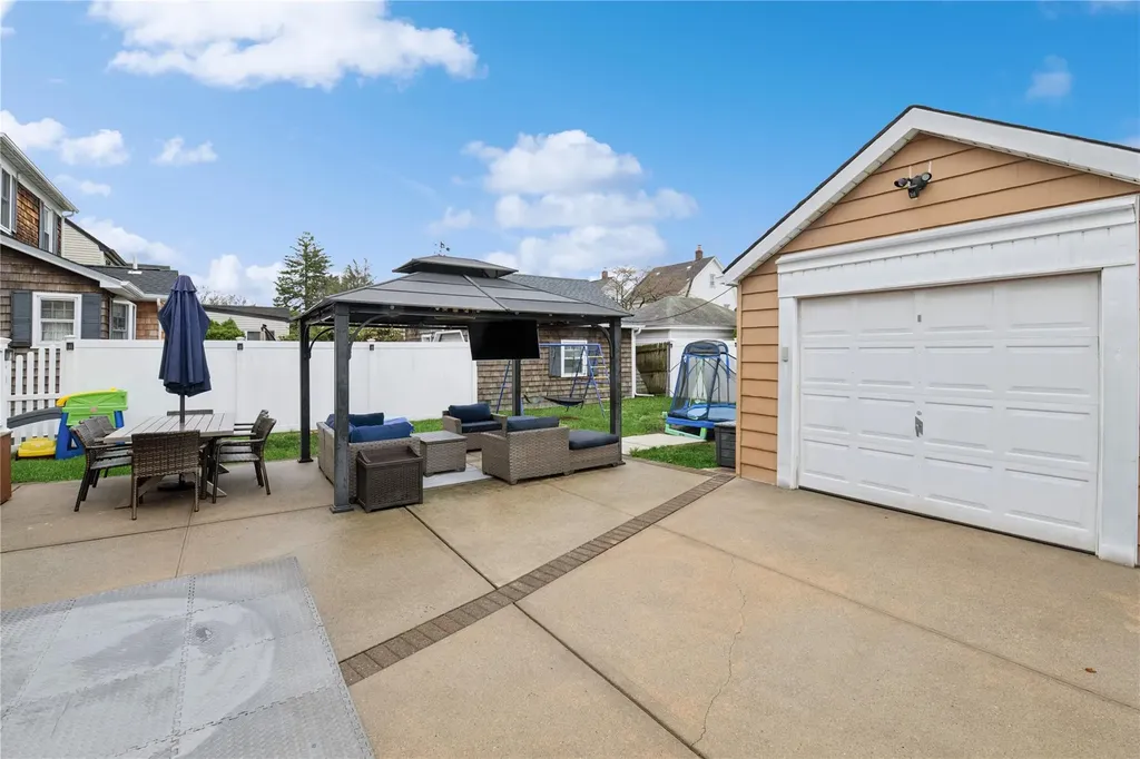 47 Juniper Avenue Mineola NY 11501