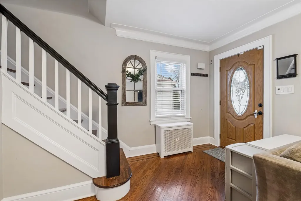 47 Juniper Avenue Mineola NY 11501