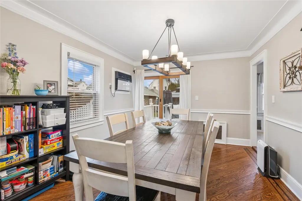 47 Juniper Avenue Mineola NY 11501