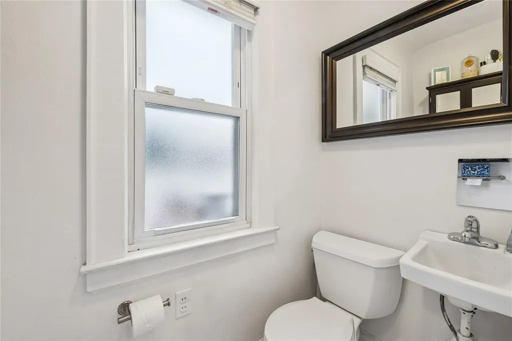 47 Juniper Avenue Mineola NY 11501