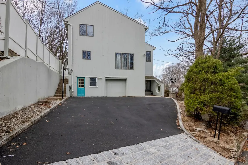 94 Abbott Drive Halesite NY 11743