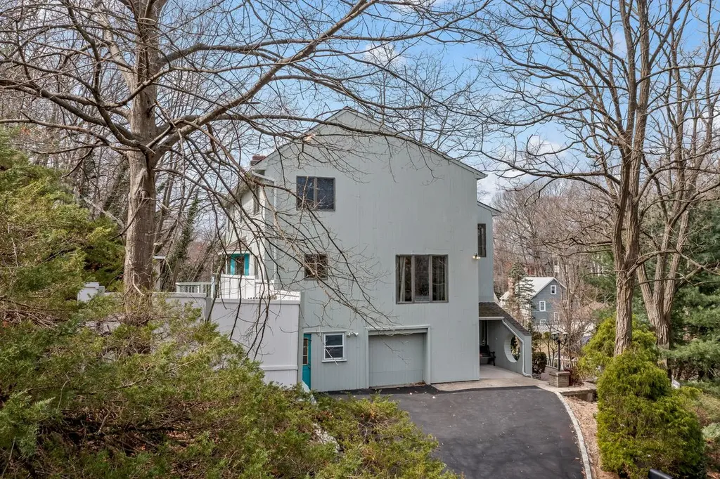 94 Abbott Drive Halesite NY 11743