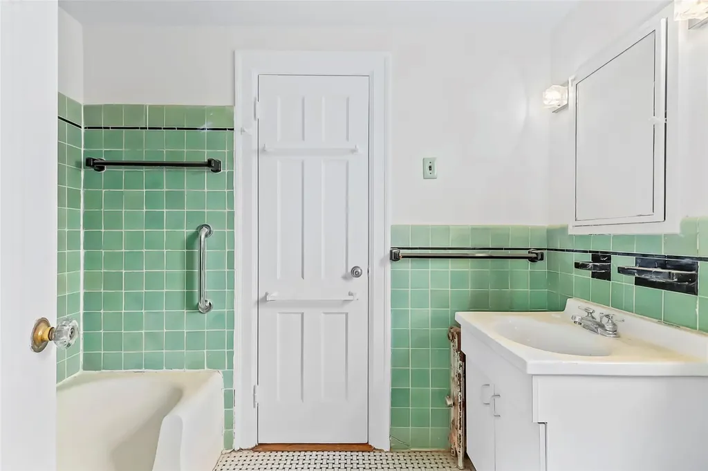 242 Lee Avenue Yonkers NY 10705