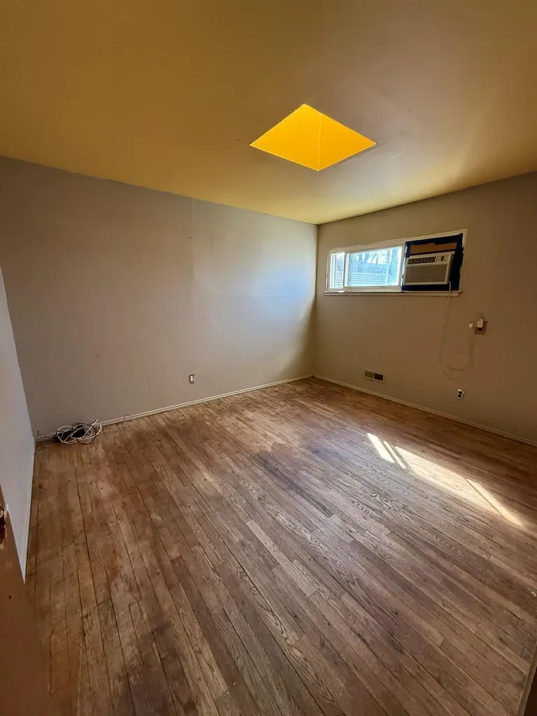 4 Mcclellan Avenue Bay Shore NY 11706