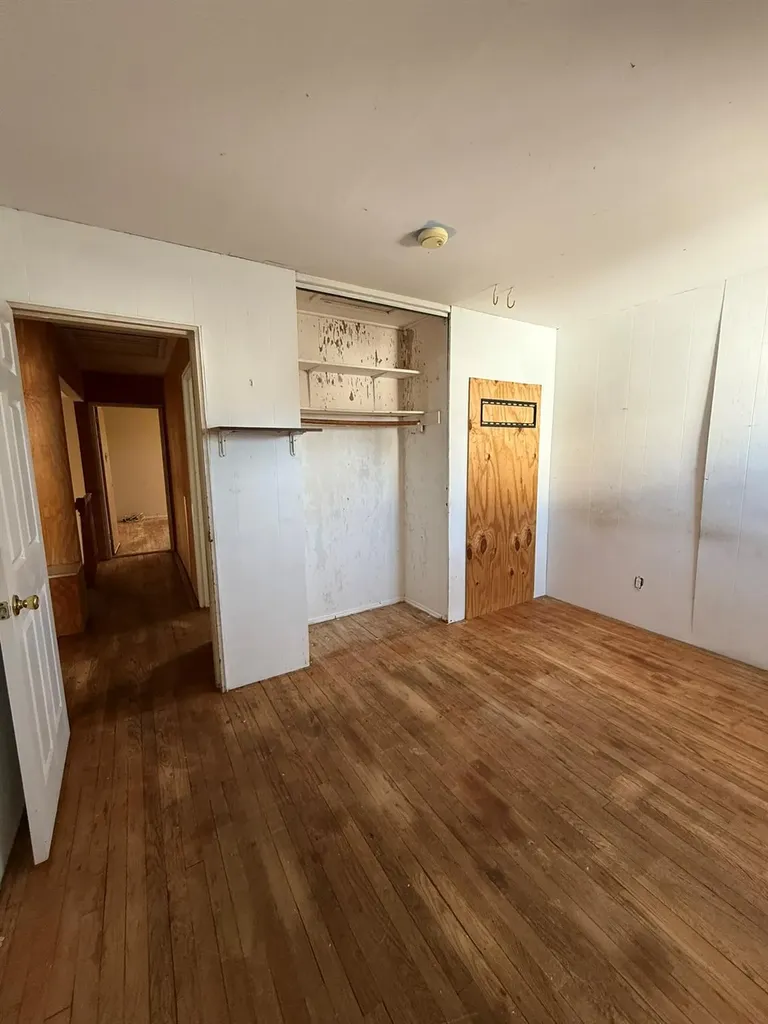 4 Mcclellan Avenue Bay Shore NY 11706
