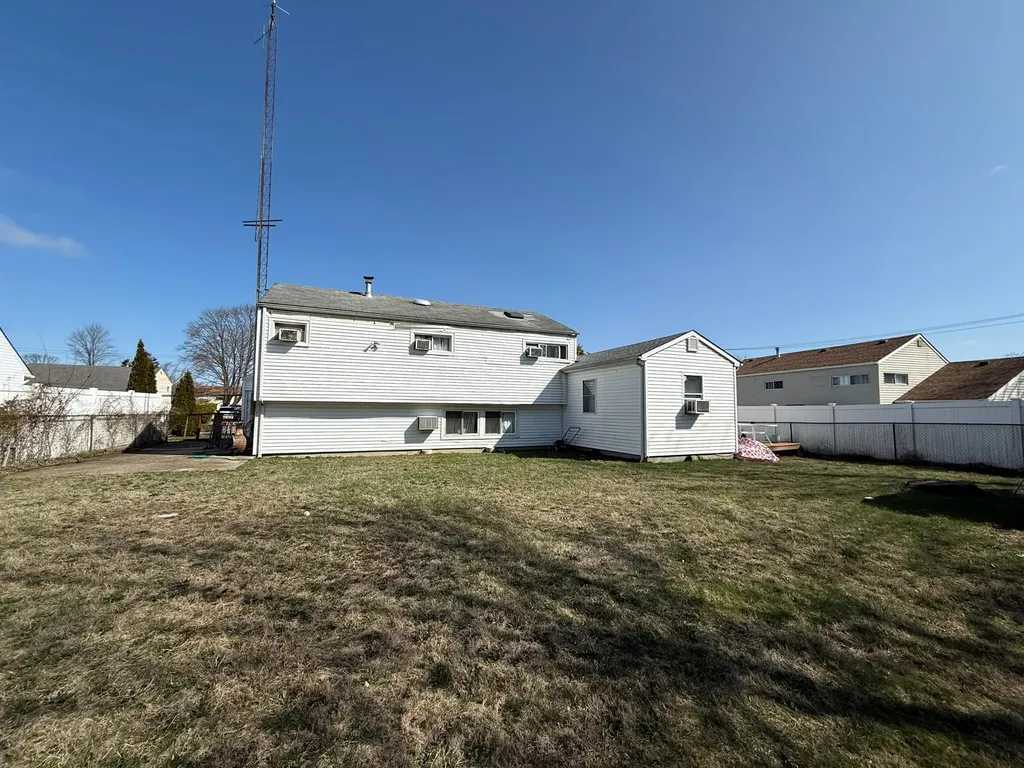 4 Mcclellan Avenue Bay Shore NY 11706