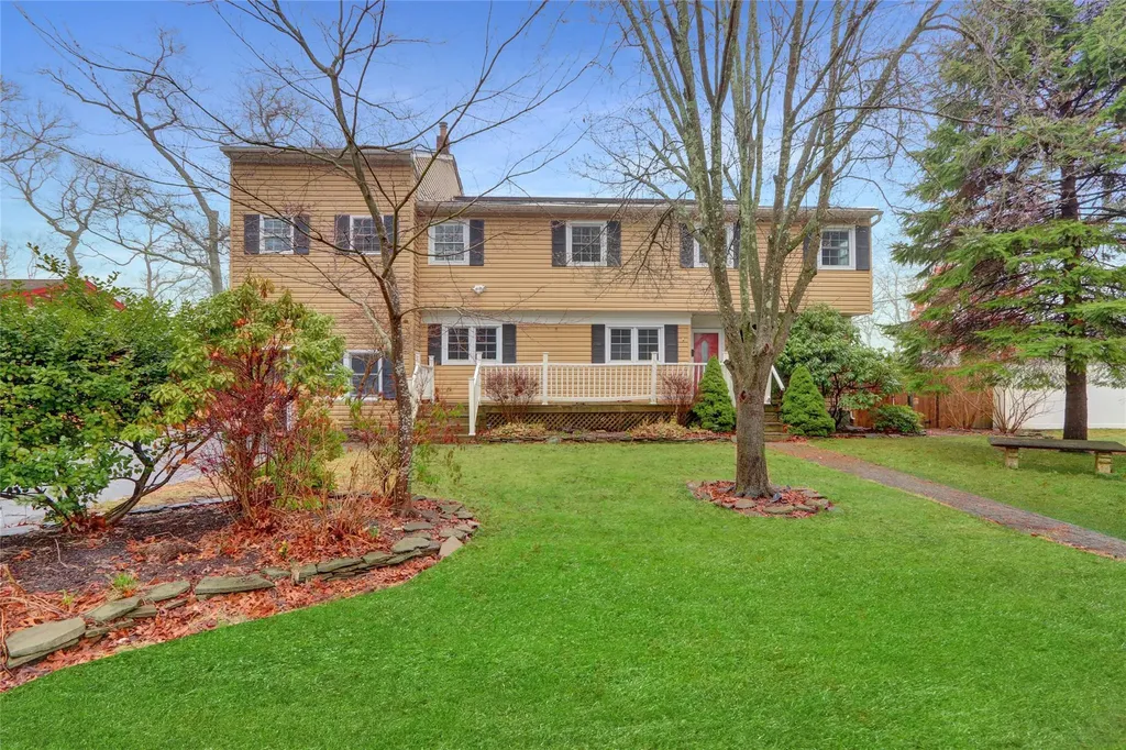 89 Circuit Road Bellport NY 11713