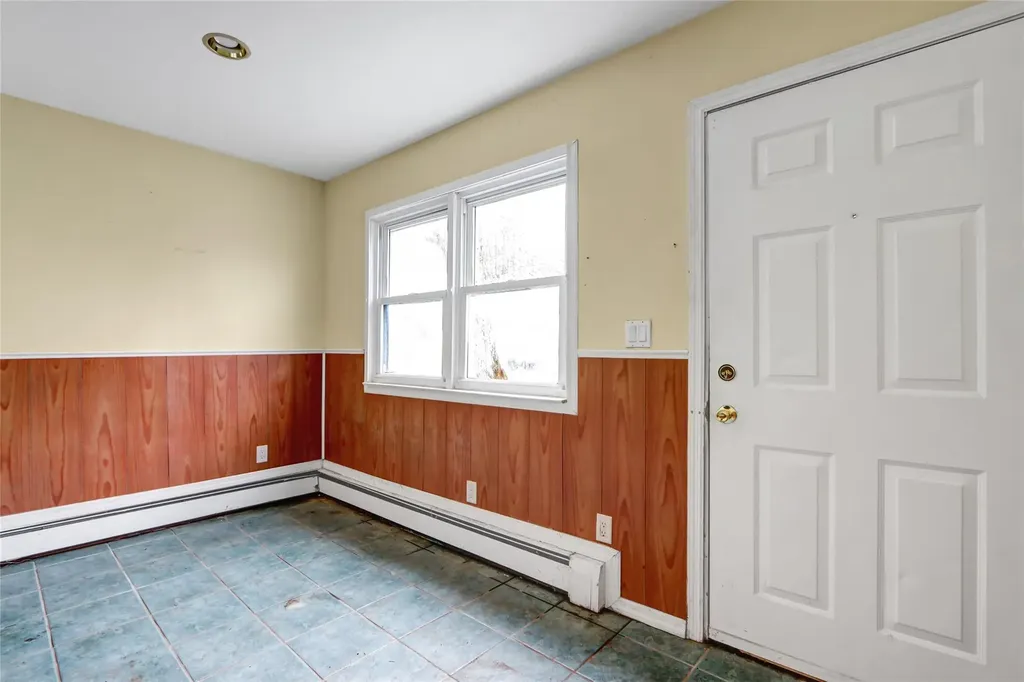 89 Circuit Road Bellport NY 11713