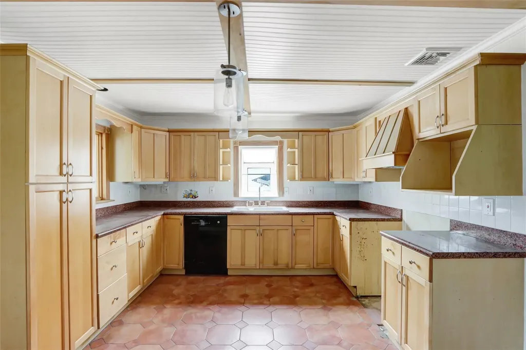 89 Circuit Road Bellport NY 11713