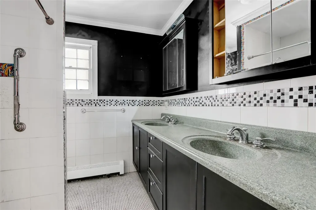 89 Circuit Road Bellport NY 11713
