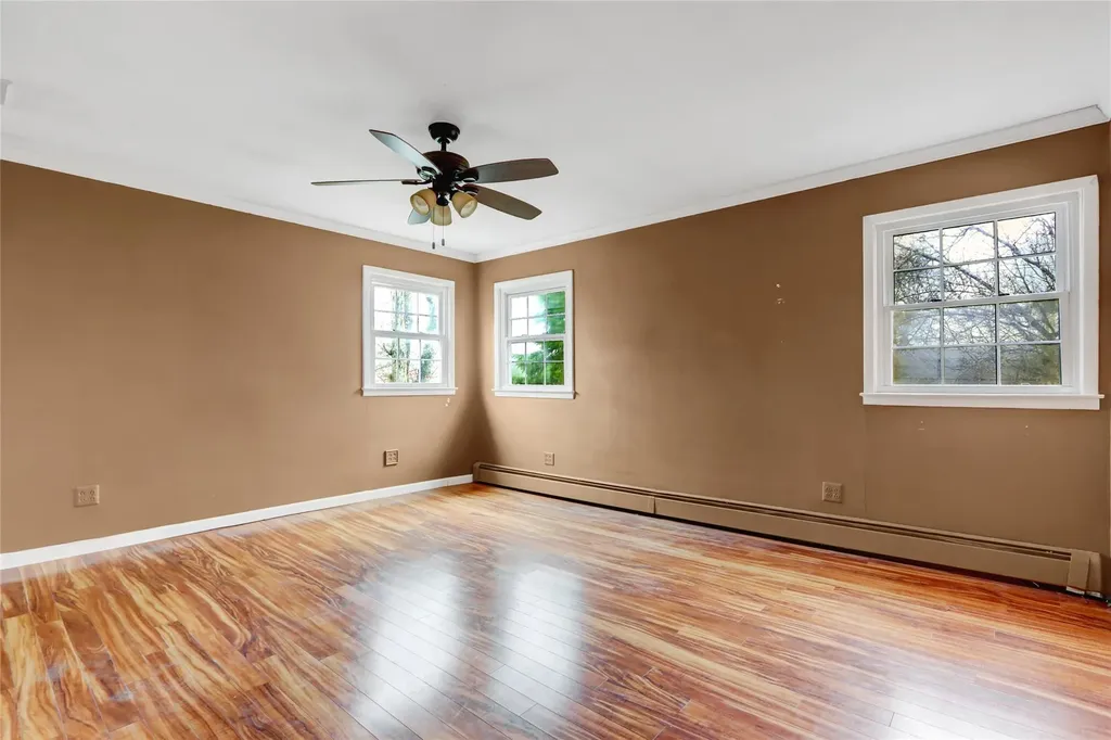 89 Circuit Road Bellport NY 11713
